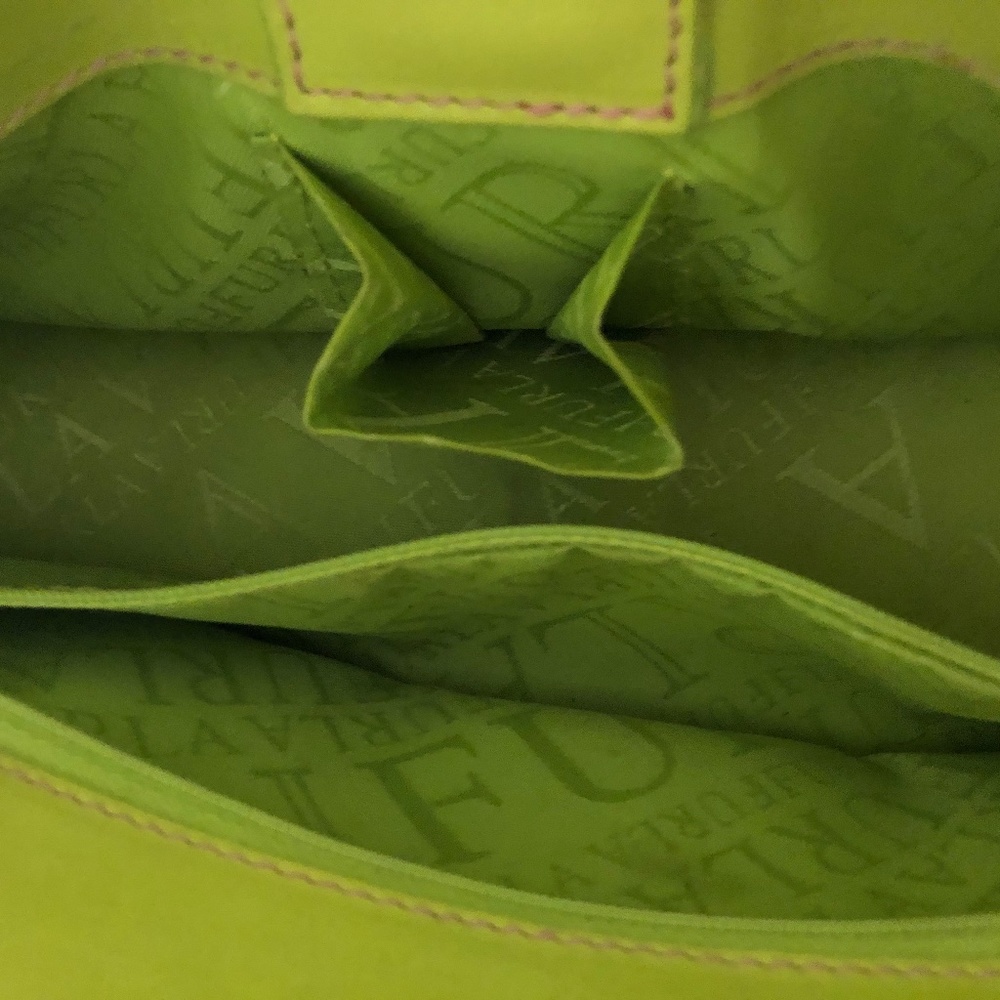 Curls pocketbook